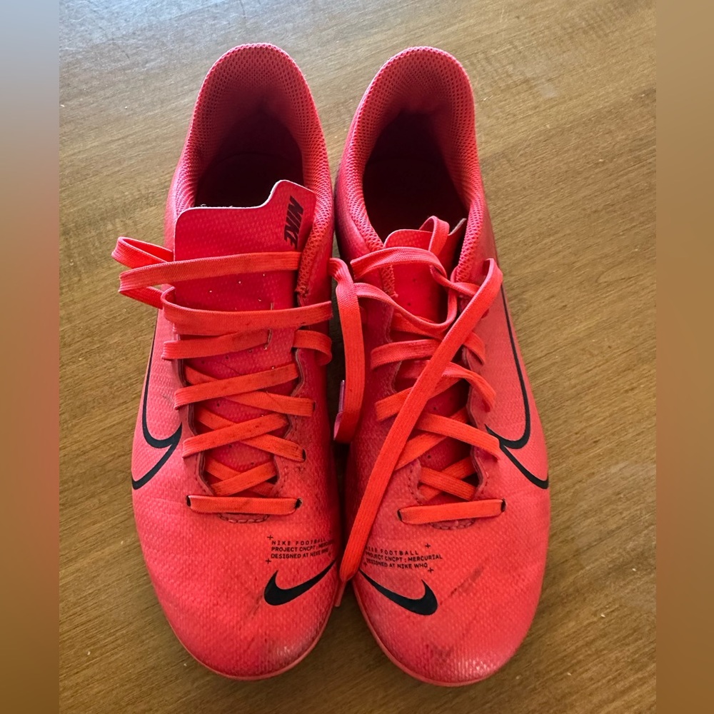 Nike MERCURIAL pink football cleats youth 6